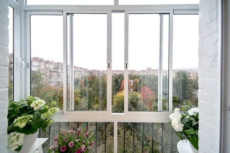 Раздвижная алюминиевая система ALT100 для балконов, беседок, террас, веранд