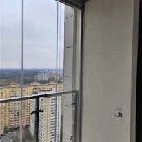 Безрамное остекление балкона на ул. Жмаченко в Киеве