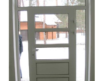 Металлопластиковые входные распашные двери. Частный дом в Осокорках. Система Euro Design 60 (Rehau)