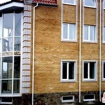 Металлопластиковые окна. Частный дом ул.Отто Шмидта, Киев,  Система Euro Design 70 (Rehau)
