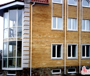 Металлопластиковые окна. Частный дом ул.Отто Шмидта, Киев,  Система Euro Design 70 (Rehau)